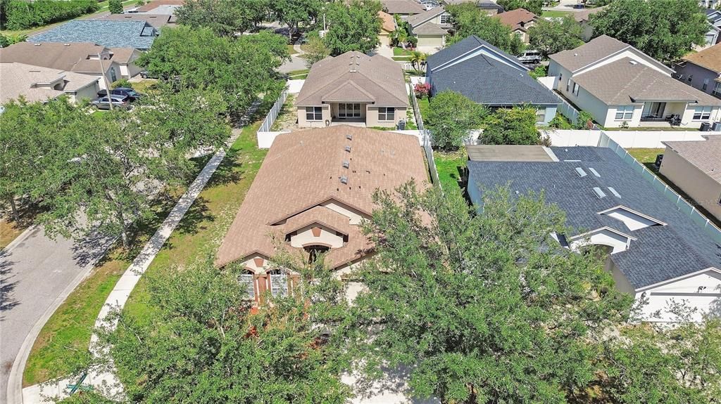 Activo con contrato: $320,000 (4 camas, 2 baños, 2054 Pies cuadrados)