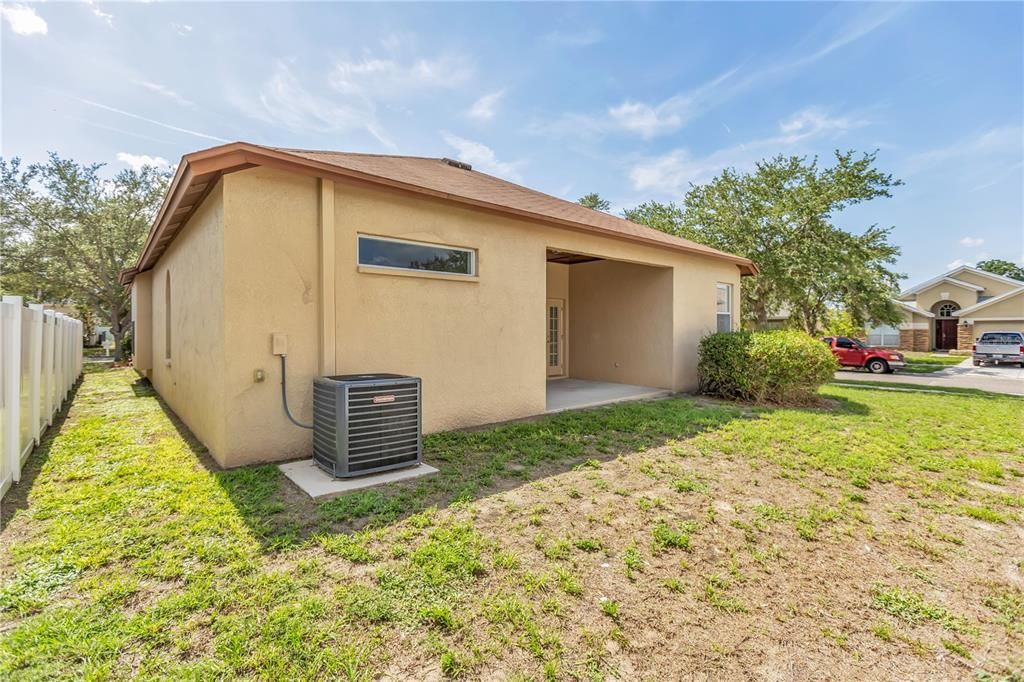 Activo con contrato: $320,000 (4 camas, 2 baños, 2054 Pies cuadrados)
