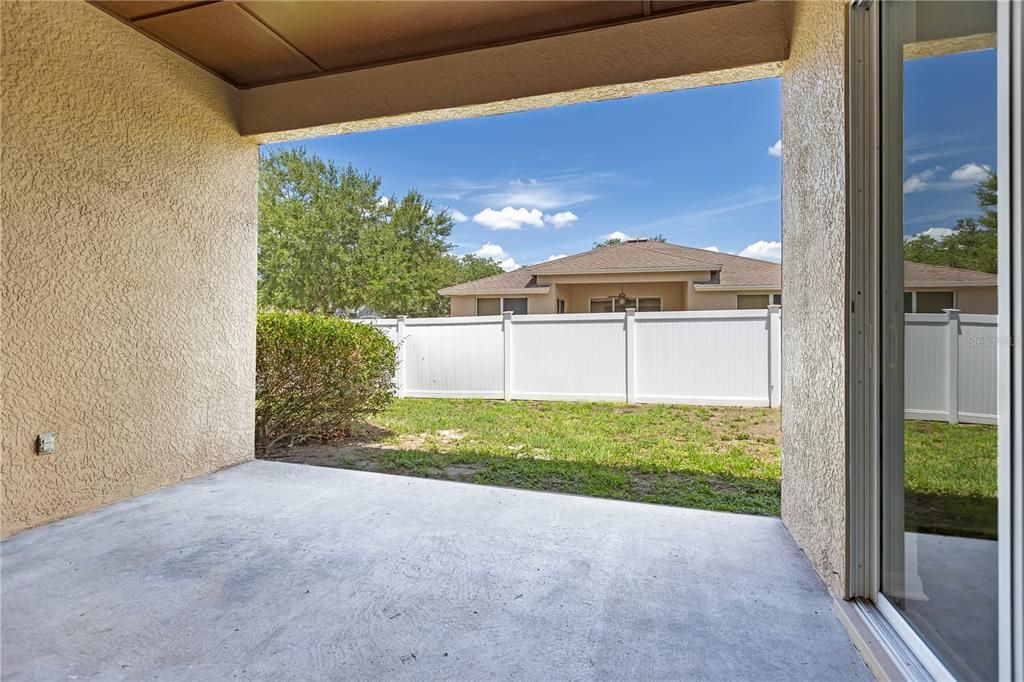 Activo con contrato: $320,000 (4 camas, 2 baños, 2054 Pies cuadrados)