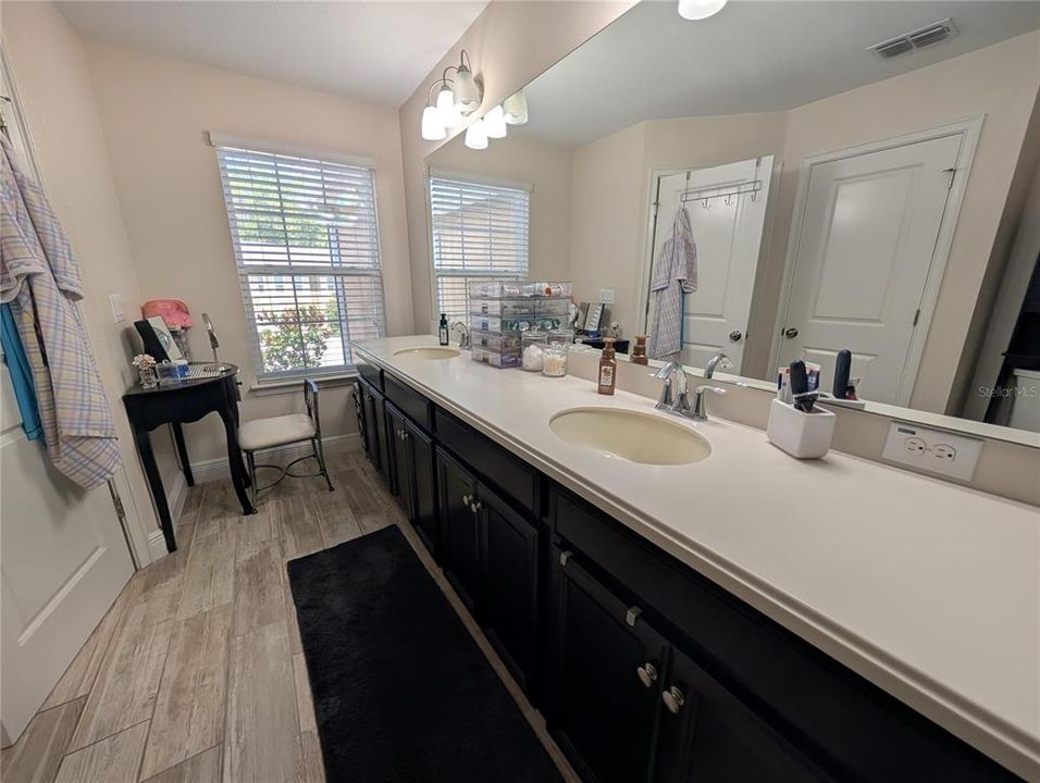 For Rent: $2,800 (3 beds, 2 baths, 1961 Square Feet)