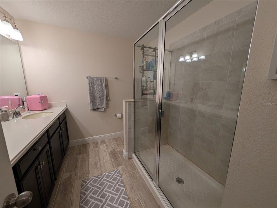 For Rent: $2,800 (3 beds, 2 baths, 1961 Square Feet)