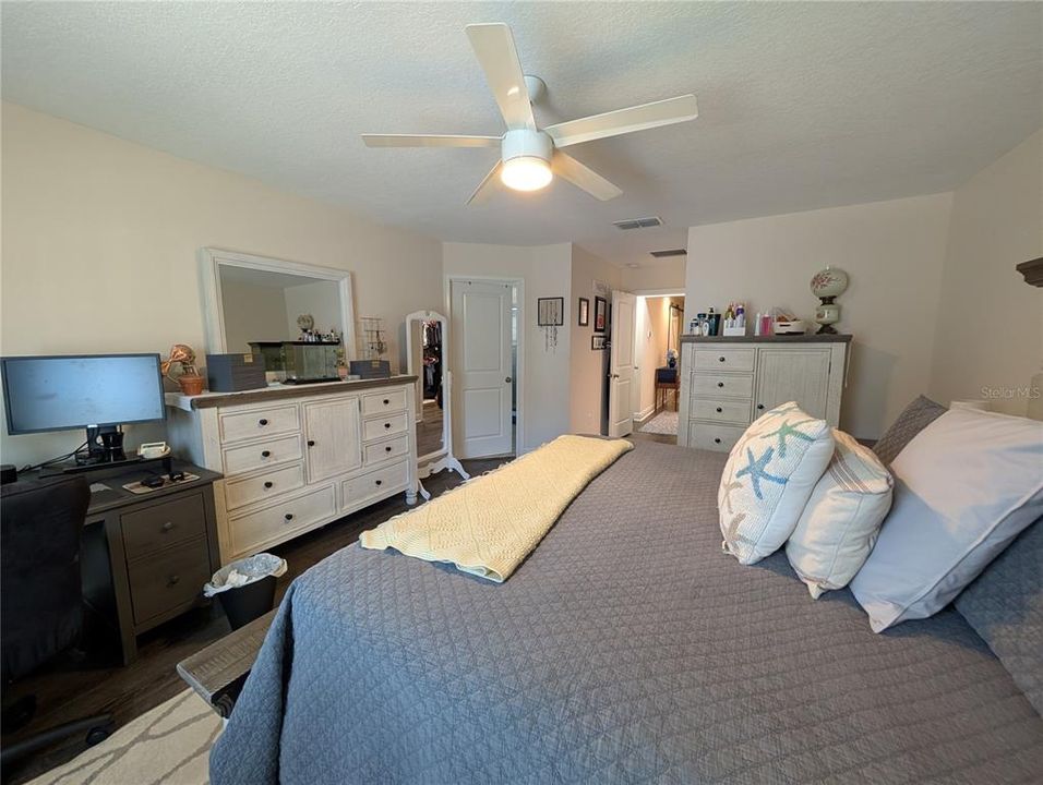 For Rent: $2,800 (3 beds, 2 baths, 1961 Square Feet)