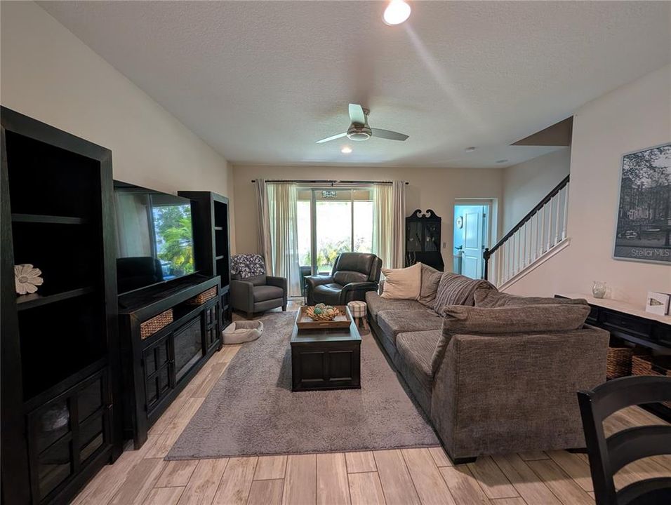 For Rent: $2,800 (3 beds, 2 baths, 1961 Square Feet)