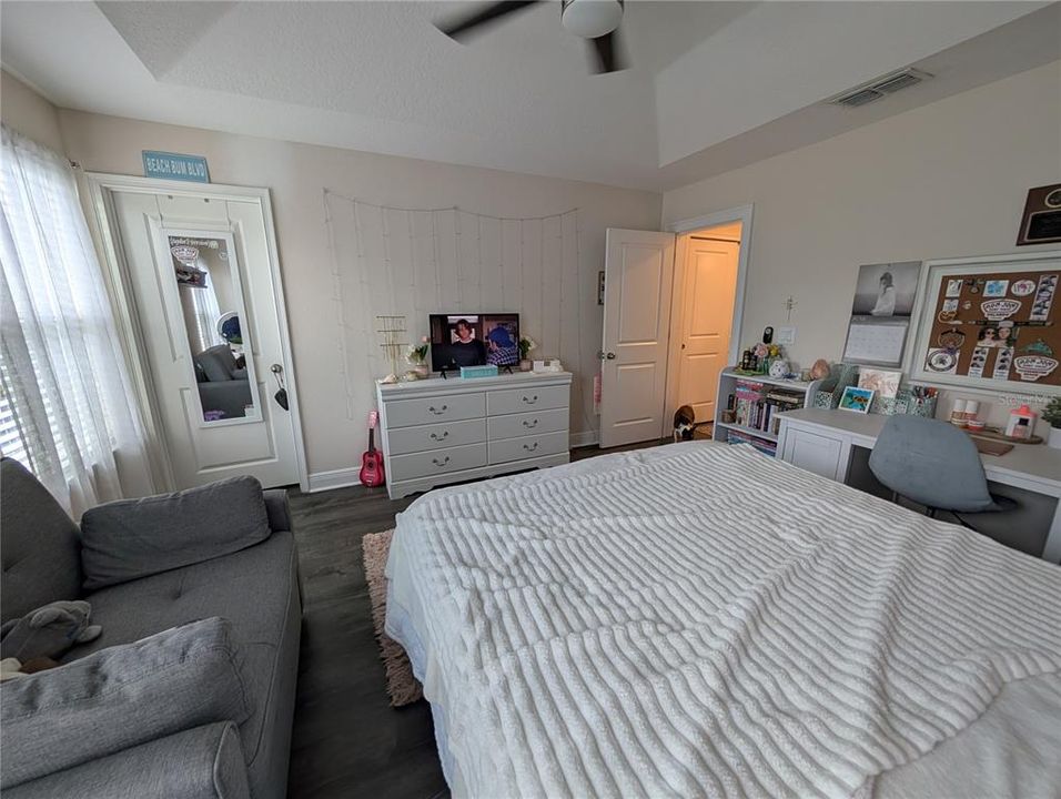 For Rent: $2,800 (3 beds, 2 baths, 1961 Square Feet)