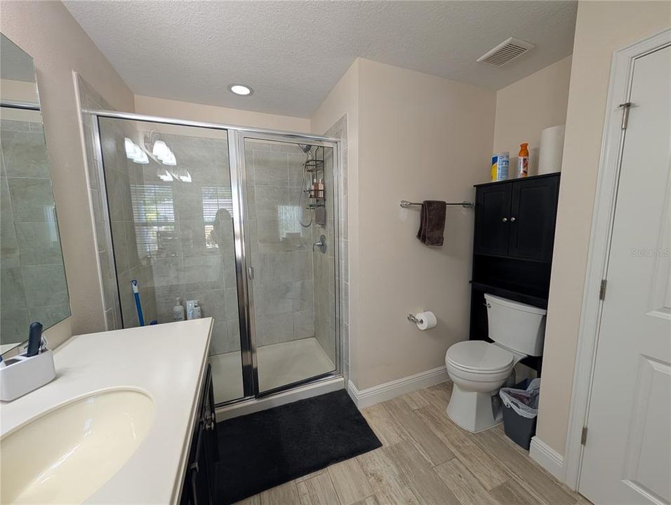 For Rent: $2,800 (3 beds, 2 baths, 1961 Square Feet)