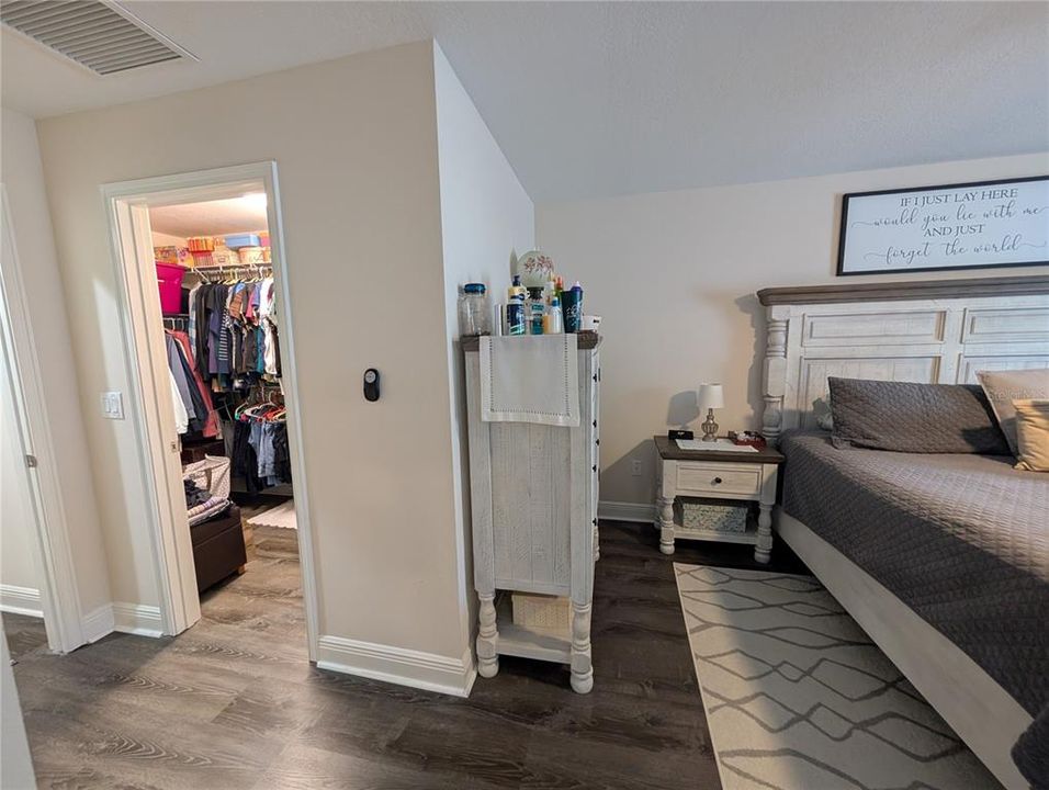 For Rent: $2,800 (3 beds, 2 baths, 1961 Square Feet)