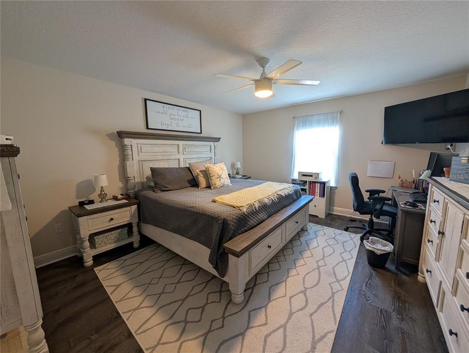 For Rent: $2,800 (3 beds, 2 baths, 1961 Square Feet)