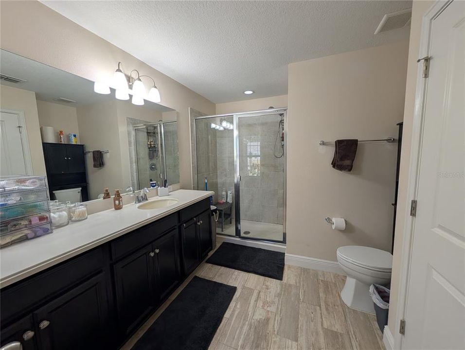 For Rent: $2,800 (3 beds, 2 baths, 1961 Square Feet)