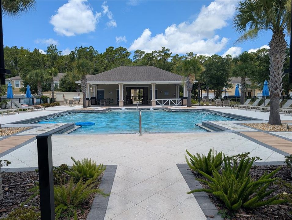 For Rent: $2,800 (3 beds, 2 baths, 1961 Square Feet)