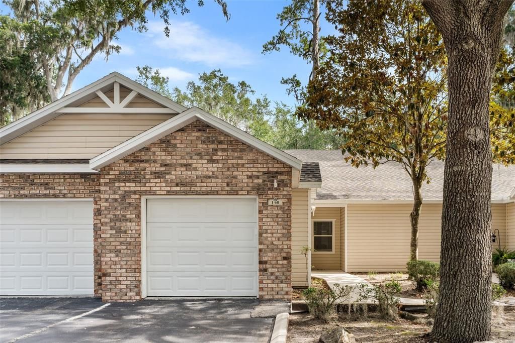 For Sale: $205,000 (2 beds, 2 baths, 1134 Square Feet)