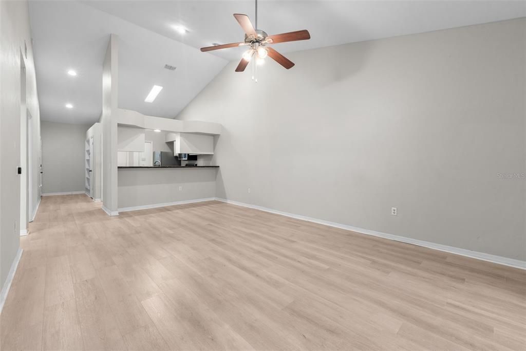 For Sale: $205,000 (2 beds, 2 baths, 1134 Square Feet)