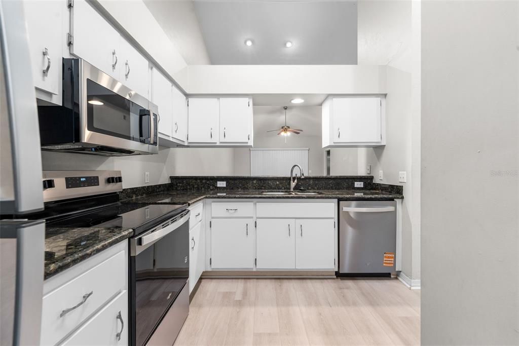 For Sale: $205,000 (2 beds, 2 baths, 1134 Square Feet)