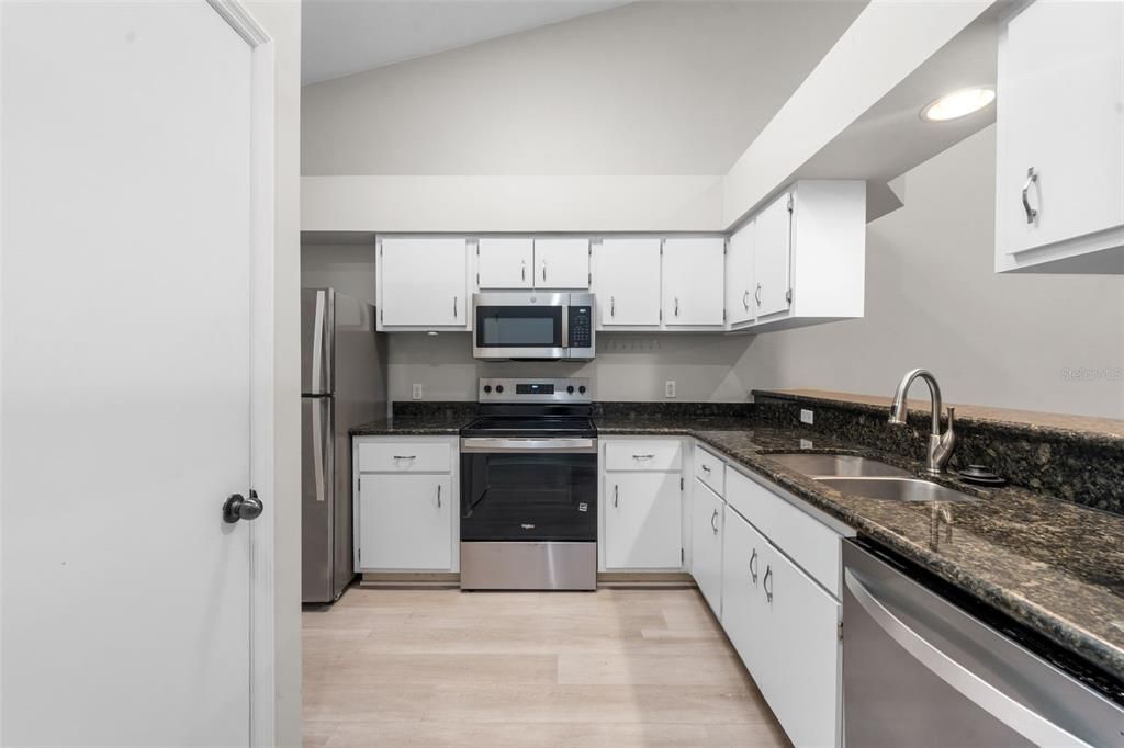 For Sale: $205,000 (2 beds, 2 baths, 1134 Square Feet)