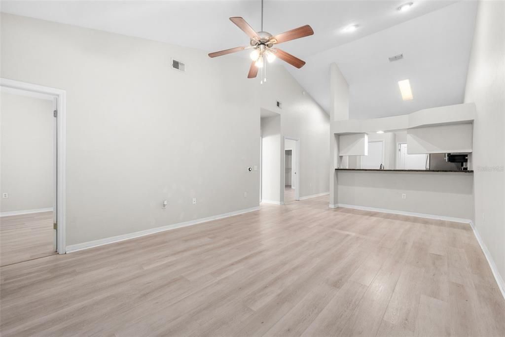 For Sale: $205,000 (2 beds, 2 baths, 1134 Square Feet)