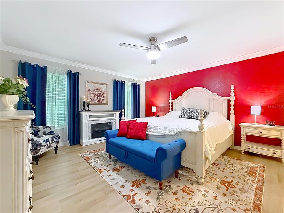 En Venta: $325,000 (4 camas, 2 baños, 1817 Pies cuadrados)