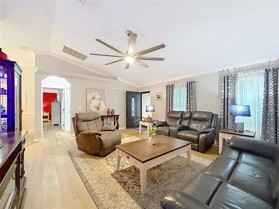 En Venta: $325,000 (4 camas, 2 baños, 1817 Pies cuadrados)