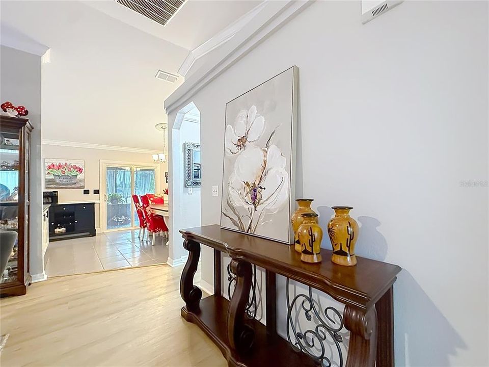 En Venta: $325,000 (4 camas, 2 baños, 1817 Pies cuadrados)