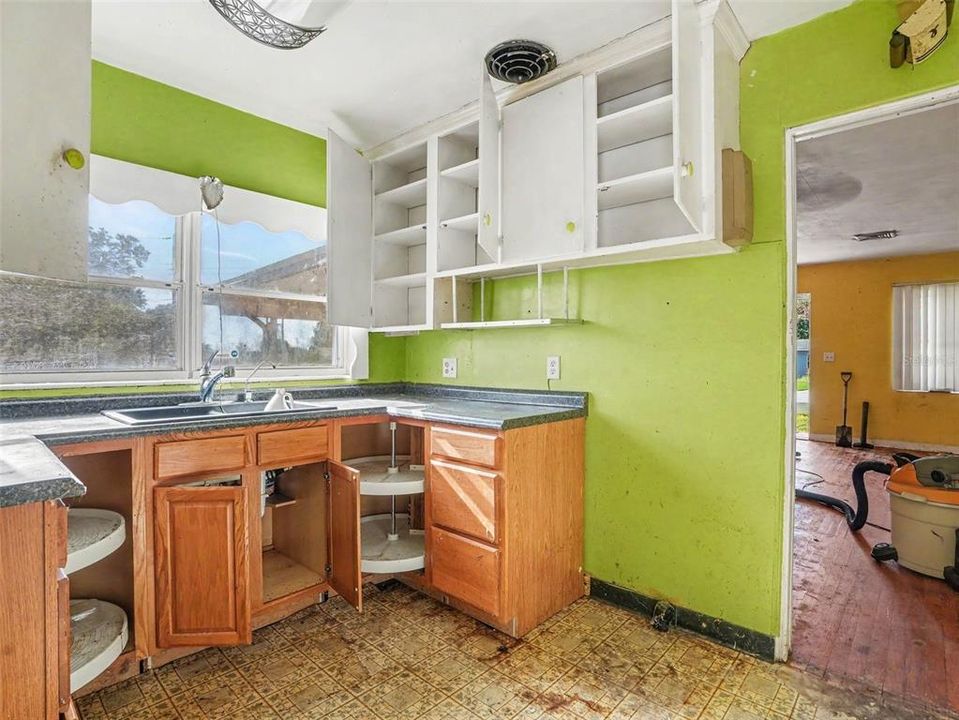 На продажу: $150,000 (4 спален, 2 ванн, 1568 Квадратных фут)