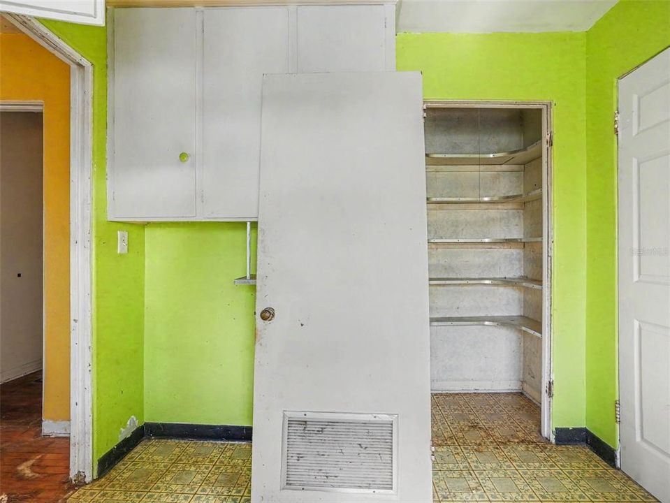 На продажу: $150,000 (4 спален, 2 ванн, 1568 Квадратных фут)