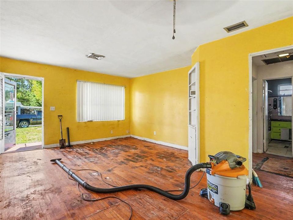 На продажу: $150,000 (4 спален, 2 ванн, 1568 Квадратных фут)
