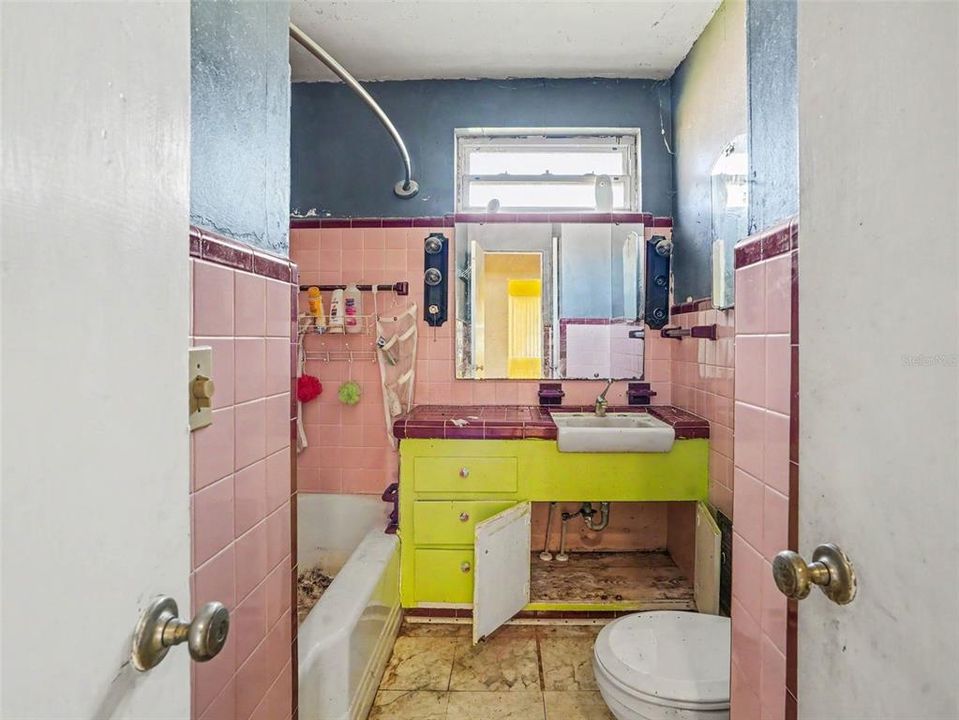 На продажу: $150,000 (4 спален, 2 ванн, 1568 Квадратных фут)