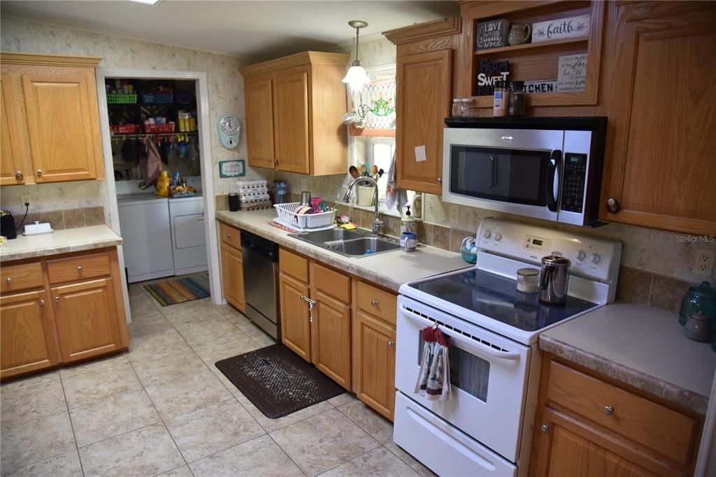 En Venta: $549,000 (3 camas, 2 baños, 1860 Pies cuadrados)