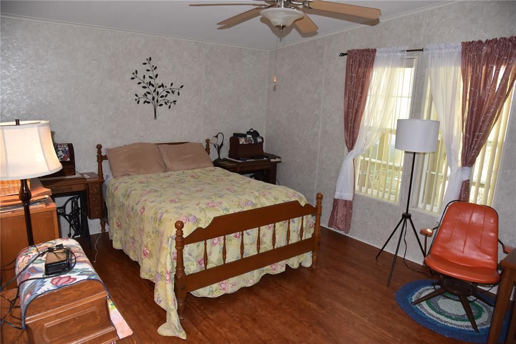 En Venta: $549,000 (3 camas, 2 baños, 1860 Pies cuadrados)
