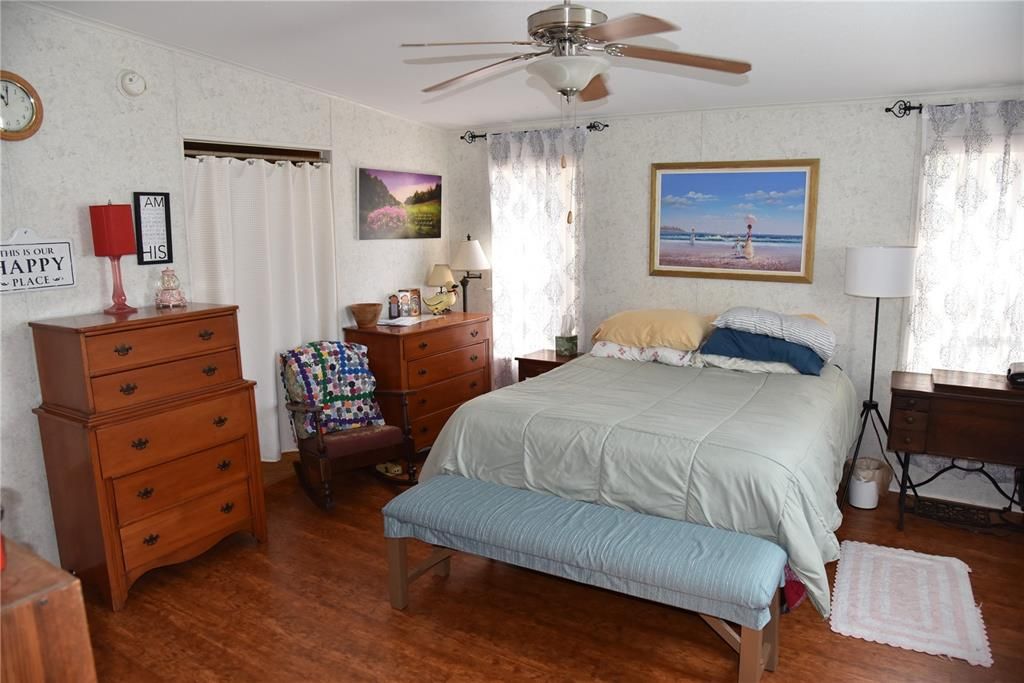 En Venta: $549,000 (3 camas, 2 baños, 1860 Pies cuadrados)