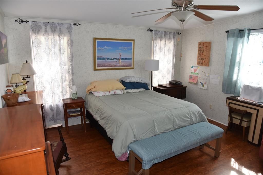 En Venta: $549,000 (3 camas, 2 baños, 1860 Pies cuadrados)