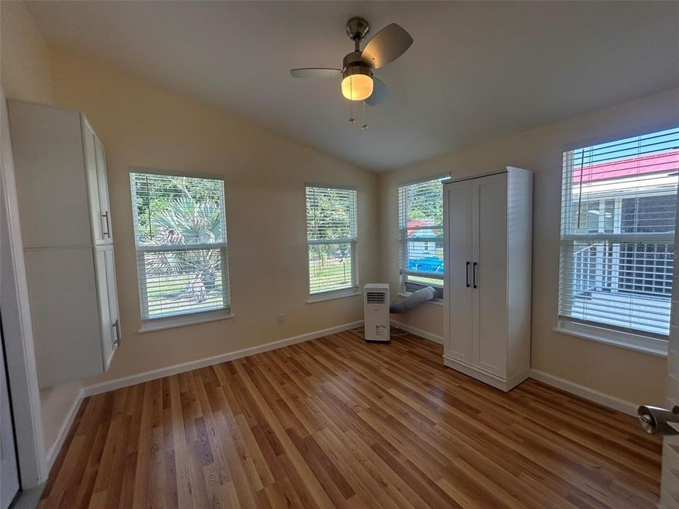 На продажу: $179,900 (2 спален, 2 ванн, 864 Квадратных фут)