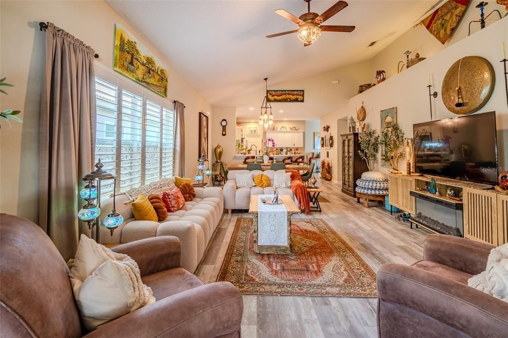 For Sale: $389,000 (2 beds, 2 baths, 1678 Square Feet)