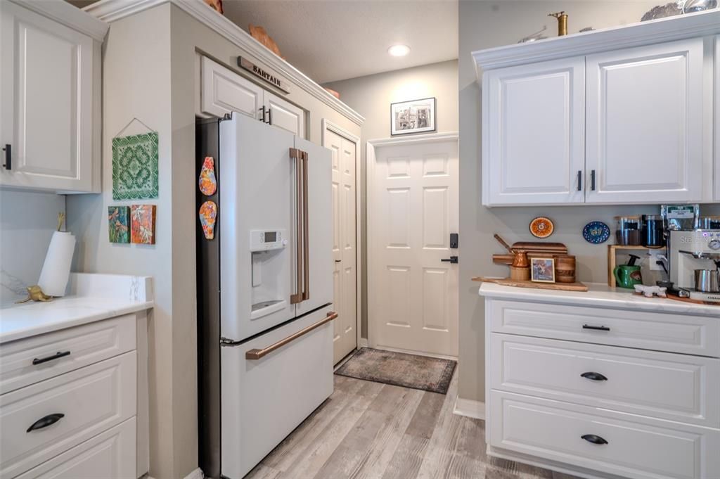 For Sale: $389,000 (2 beds, 2 baths, 1678 Square Feet)