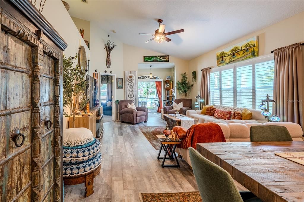 For Sale: $389,000 (2 beds, 2 baths, 1678 Square Feet)