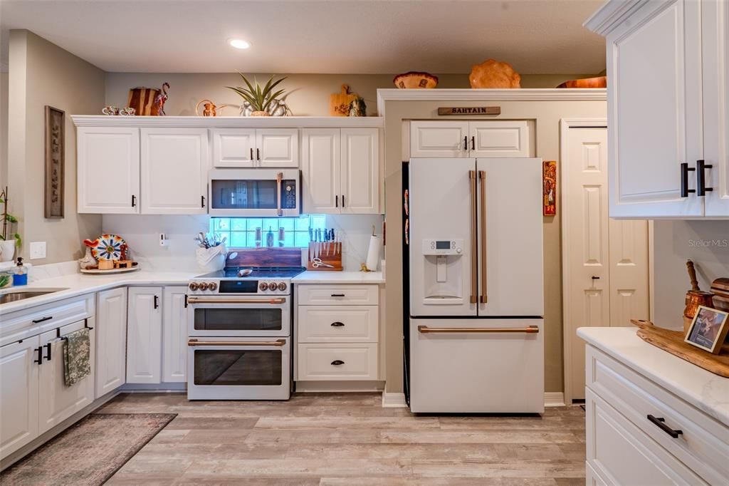 For Sale: $389,000 (2 beds, 2 baths, 1678 Square Feet)