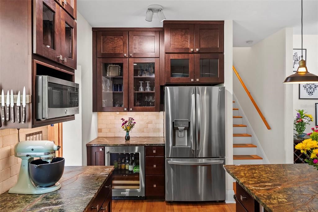En Venta: $1,300,000 (4 camas, 3 baños, 2710 Pies cuadrados)