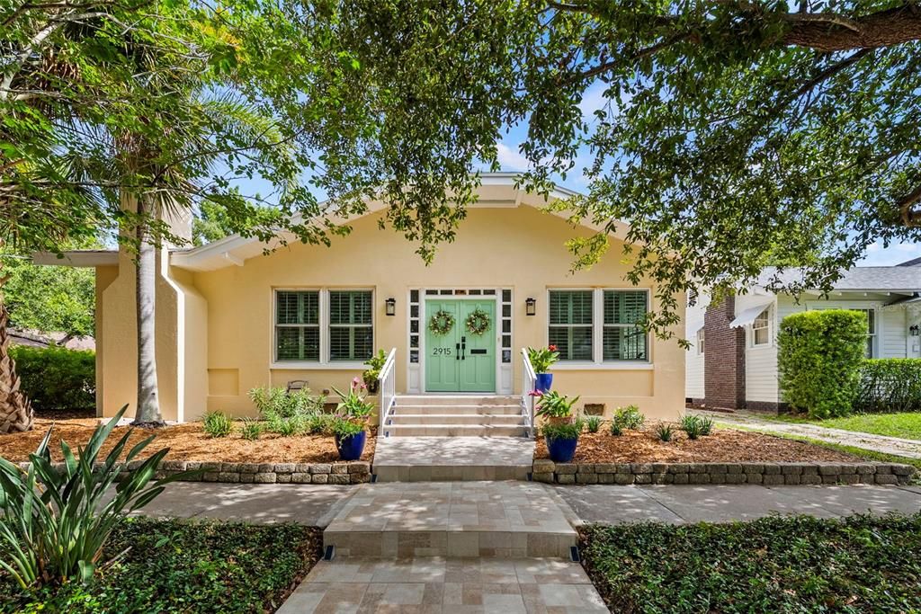 En Venta: $1,300,000 (4 camas, 3 baños, 2710 Pies cuadrados)
