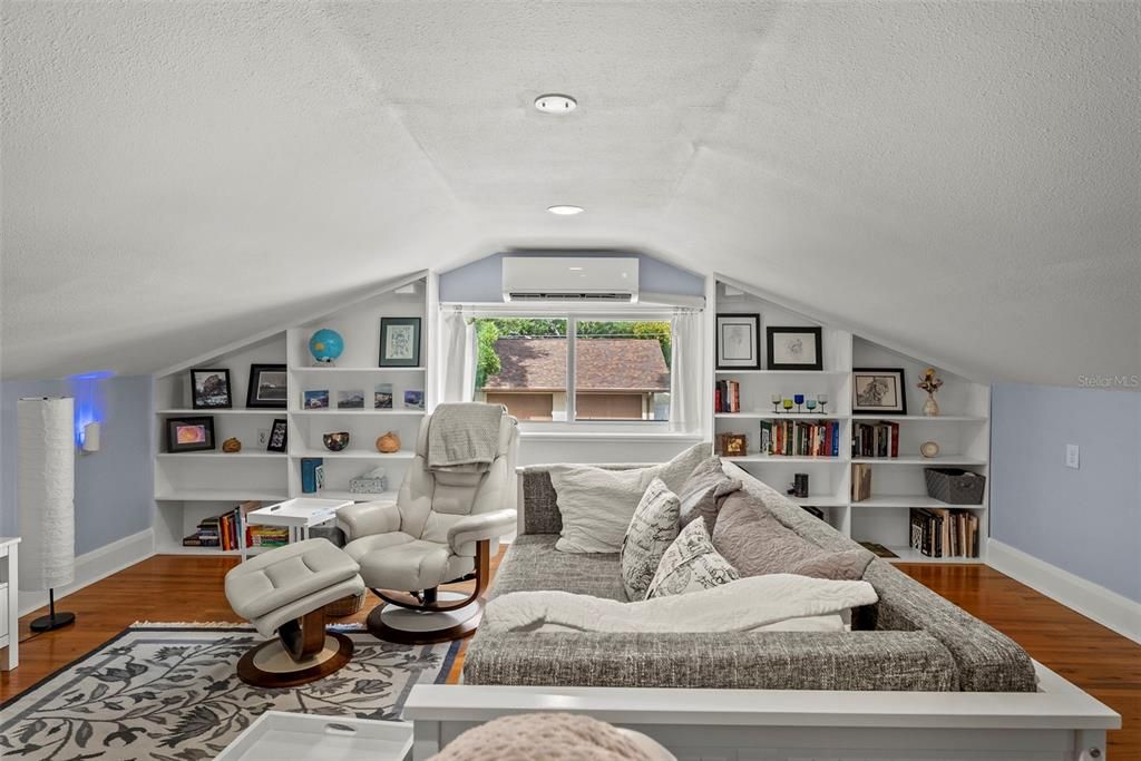 En Venta: $1,300,000 (4 camas, 3 baños, 2710 Pies cuadrados)