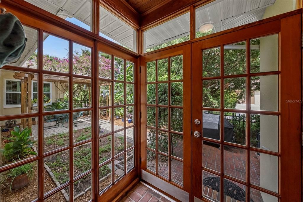 En Venta: $1,300,000 (4 camas, 3 baños, 2710 Pies cuadrados)