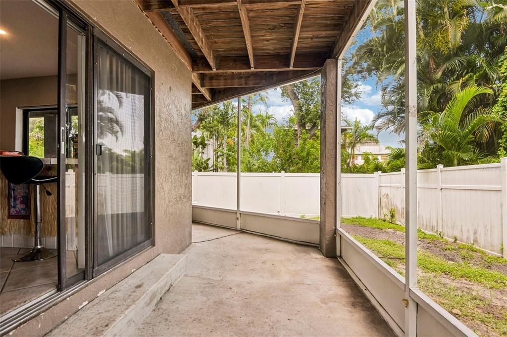 En Venta: $495,000 (3 camas, 3 baños, 1989 Pies cuadrados)