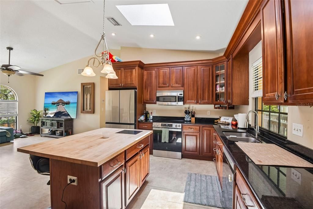 En Venta: $495,000 (3 camas, 3 baños, 1989 Pies cuadrados)
