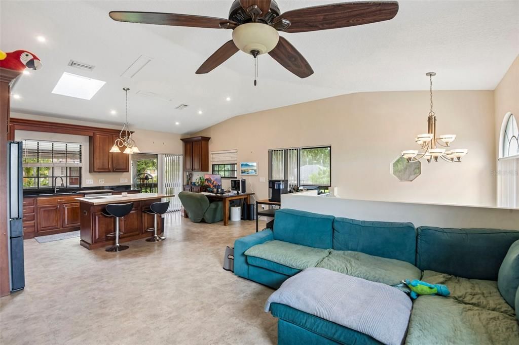 En Venta: $495,000 (3 camas, 3 baños, 1989 Pies cuadrados)