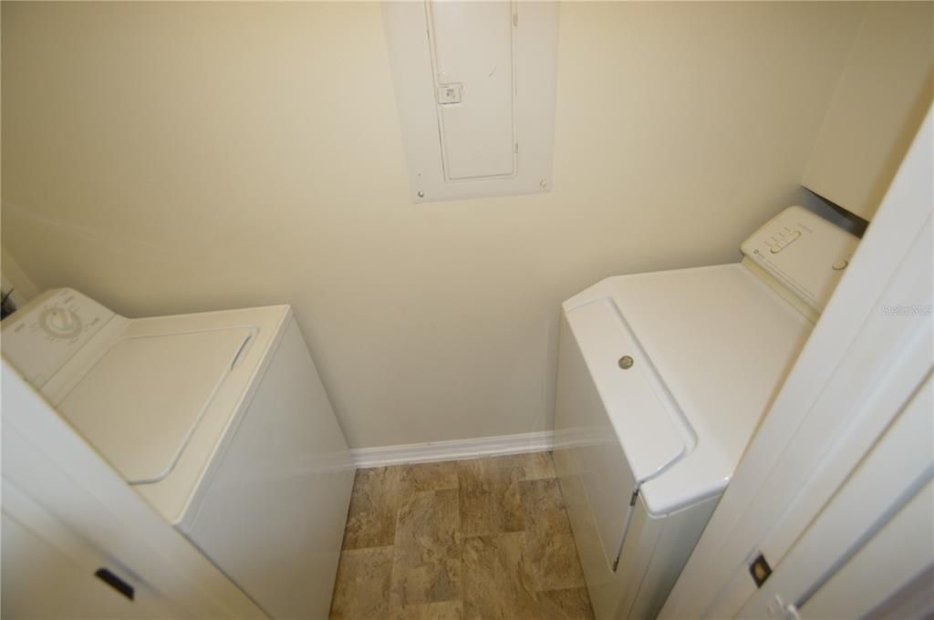 For Rent: $1,590 (1 beds, 1 baths, 868 Square Feet)