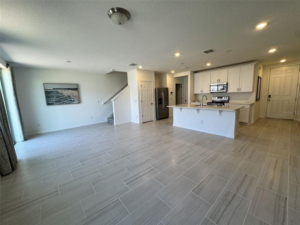 For Rent: $2,450 (3 beds, 2 baths, 1560 Square Feet)