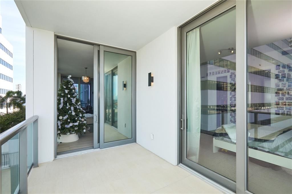 For Sale: $1,495,000 (2 beds, 3 baths, 2036 Square Feet)