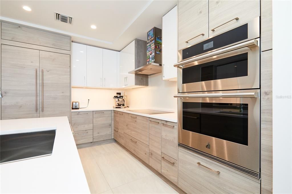 For Sale: $1,495,000 (2 beds, 3 baths, 2036 Square Feet)