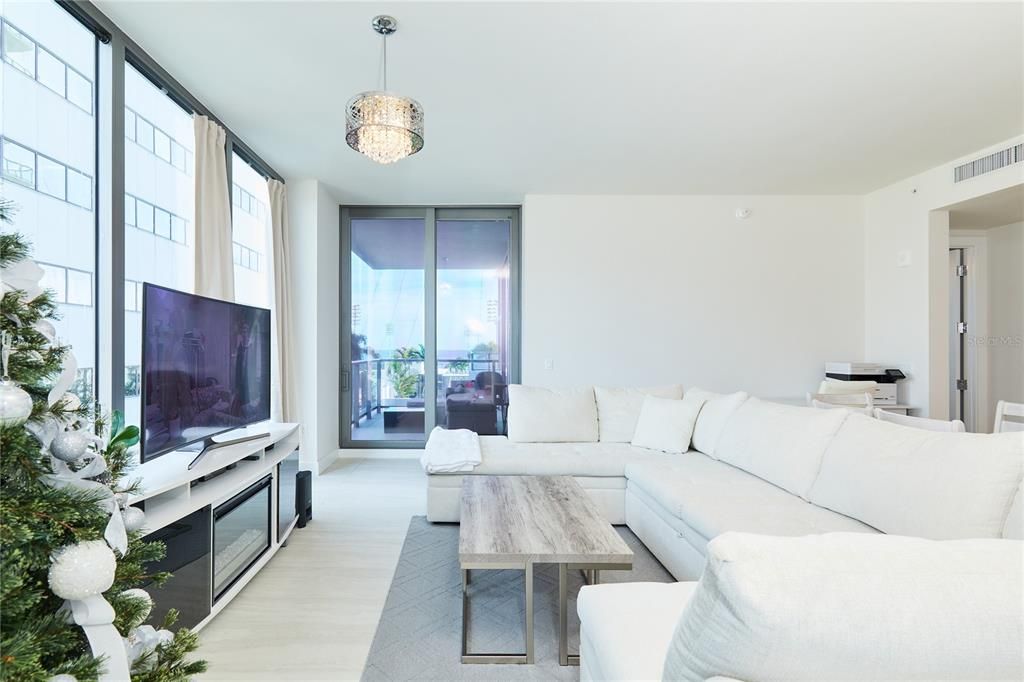 For Sale: $1,495,000 (2 beds, 3 baths, 2036 Square Feet)