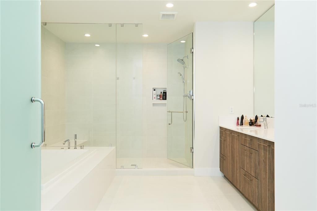 For Sale: $1,495,000 (2 beds, 3 baths, 2036 Square Feet)