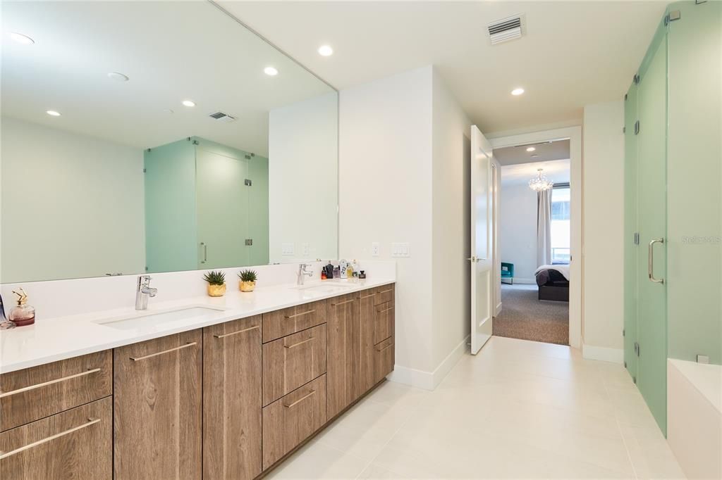 For Sale: $1,495,000 (2 beds, 3 baths, 2036 Square Feet)