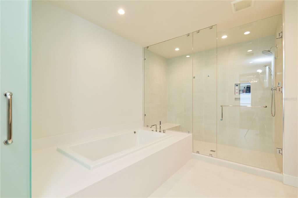 For Sale: $1,495,000 (2 beds, 3 baths, 2036 Square Feet)