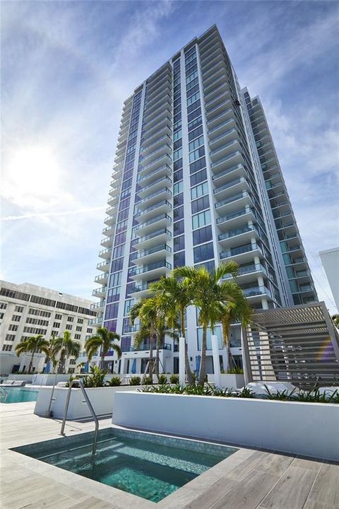 For Sale: $1,495,000 (2 beds, 3 baths, 2036 Square Feet)